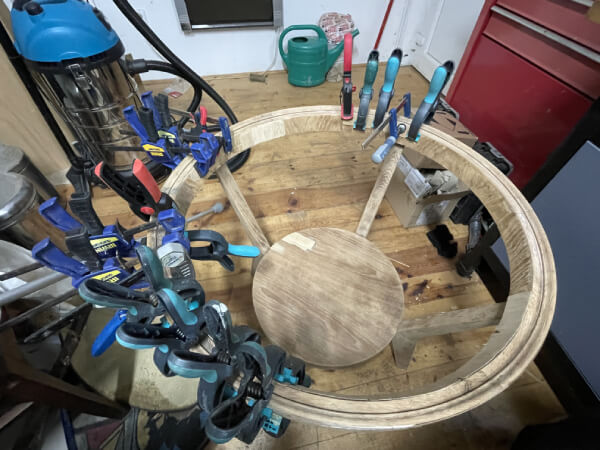 klavírní stolička