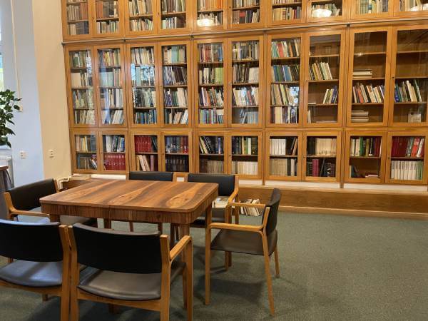 Starožitná klavírní stolička Fischel