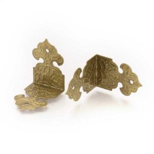 KOVOVÝ ROH NA KRABIČKU, 25,5 X 17 MM, STAROBRONZ - 10 ks