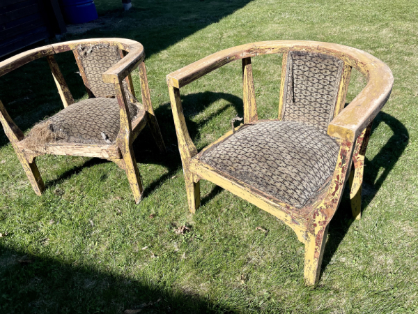 křesílka před renovací